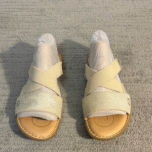 Born Women's Glitter Gold and Tan Sandals